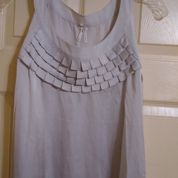 Lapis Tops - Light gray, sleeveless Lapis blouse. Size large.